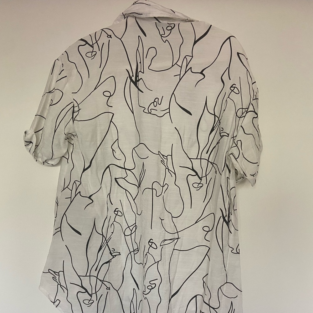 Graphic button up oversized tee with high-low hem - Picture 7 of 10